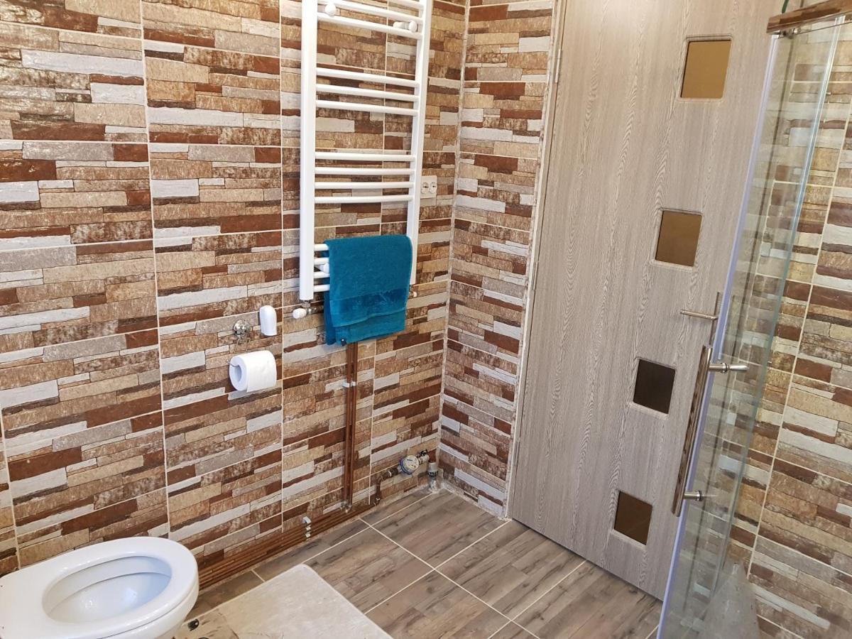 Aris Apartment Хунедоара Екстер'єр фото