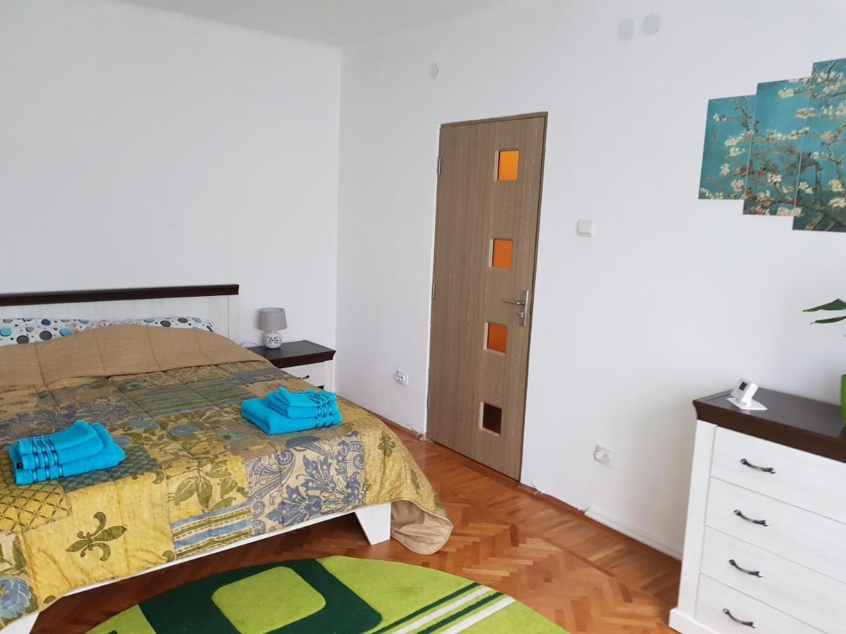 Aris Apartment Хунедоара Екстер'єр фото